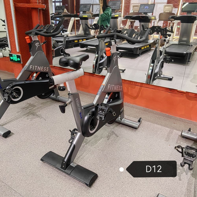 Bicicleta estática para gimnasio con estructura de acero MND-D12 | Impulsado por correa | APTITUD MND