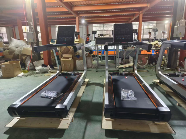 Cinta de correr comercial LED MND-CC50A | Motor de 3HP, diseño compacto | APTITUD MND